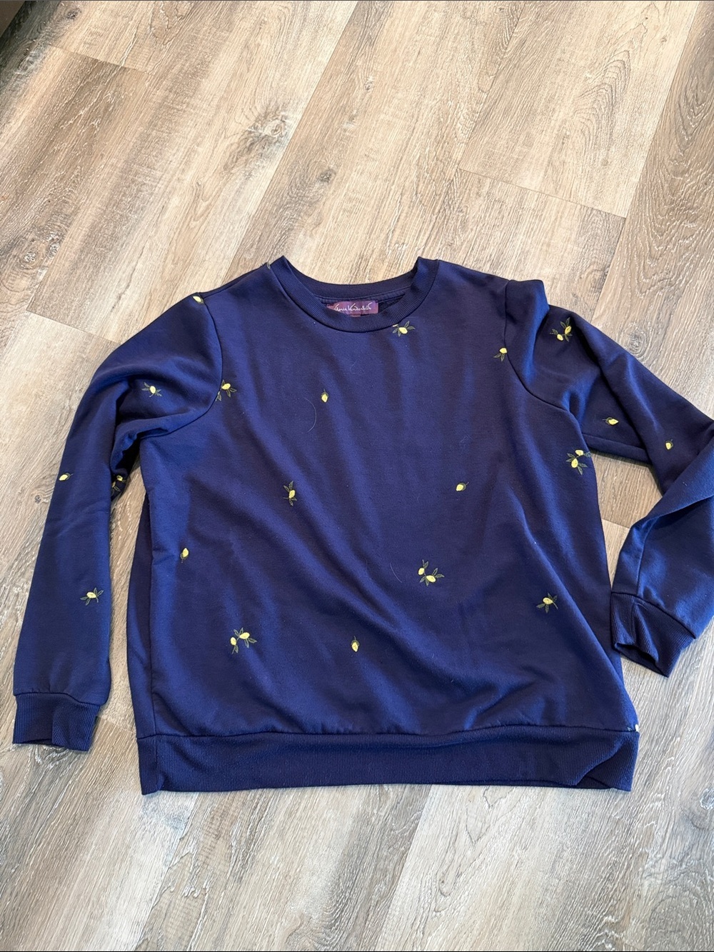 Gloria Vanderbilt Navy Sweatshirt with Small Yellow lemon Embroidery sz l